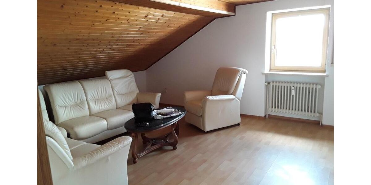 Dachgeschoßwohnung Roding - 3 Zimmer, 85 m&sup2;, 800&euro; | Angebot:26416490