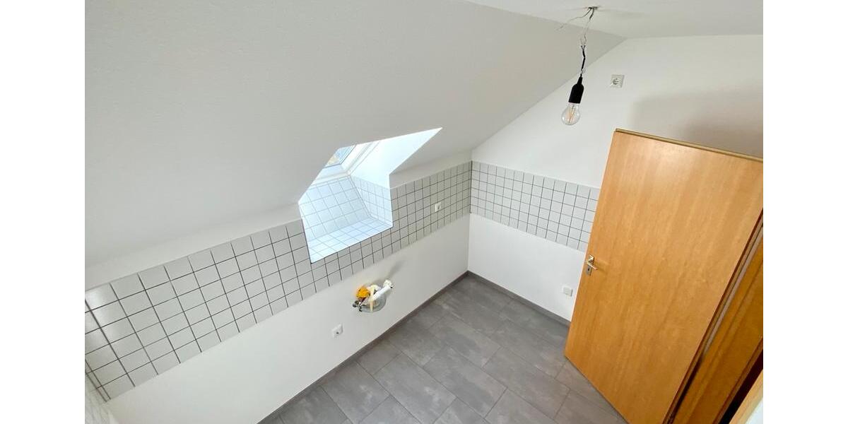 Helle 2-Zimmer-Wohnung + TG-Stellplatz + Balkon in Niederwerrn 2 zimmer