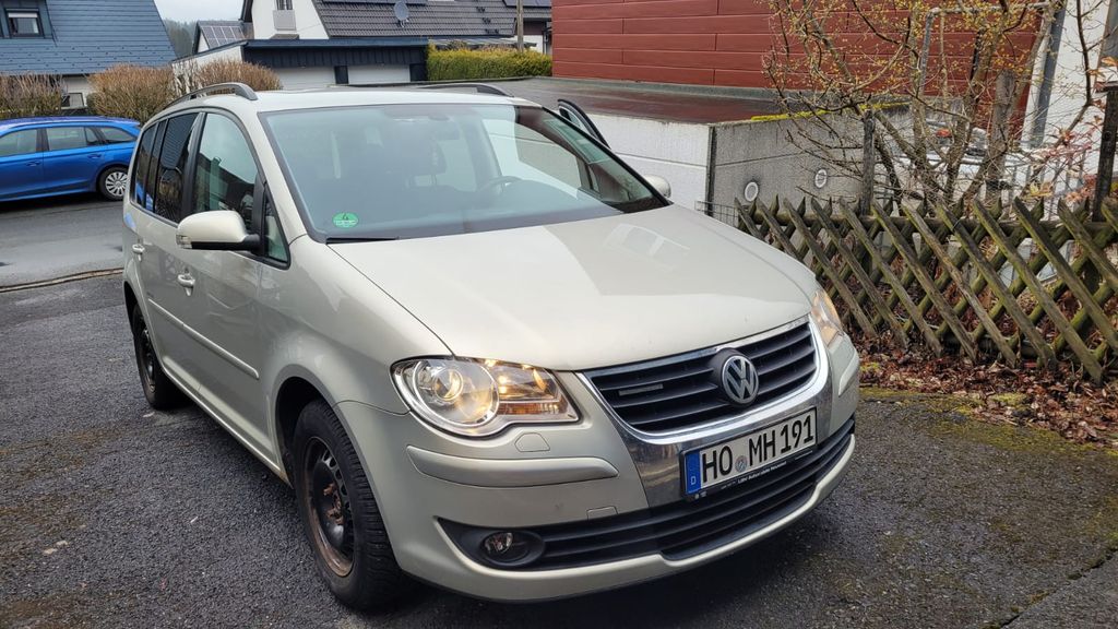 VW Touran 85.000 km 8.999 &euro; Weilburg 35781