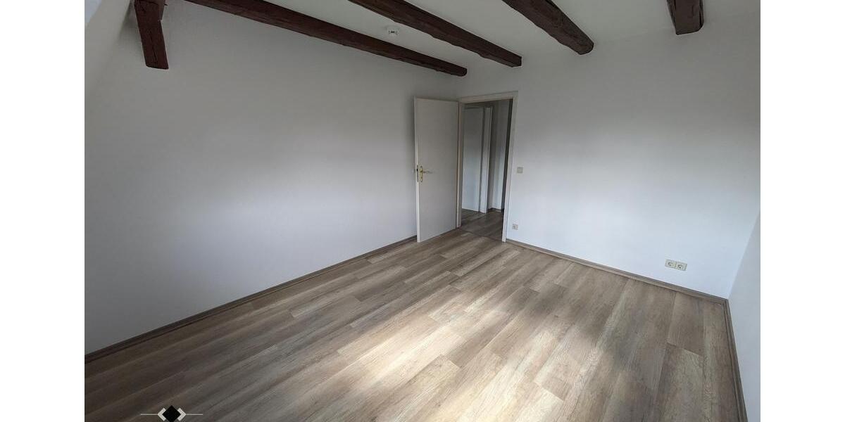 Dachgeschoßwohnung Zwickau - 2 Zimmer, 55 m&sup2;, 270&euro; | Angebot:26008207