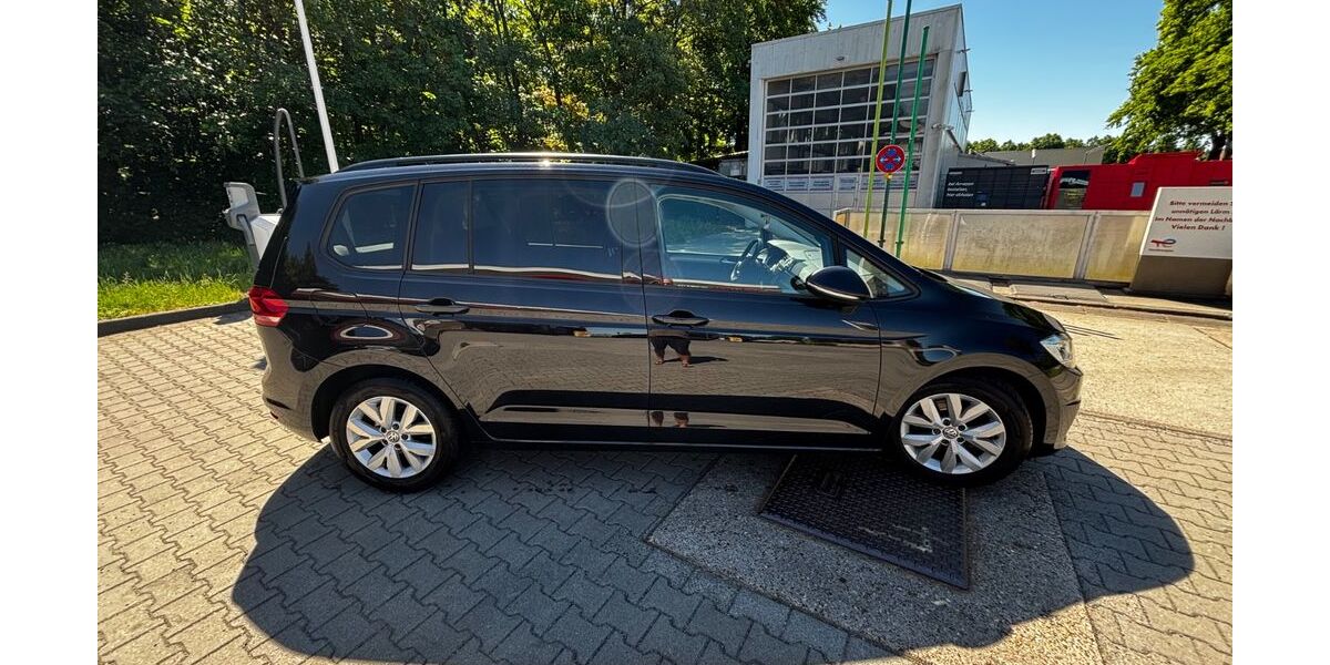 VW Touran 131.000 km 16.000 &euro; Ottendorf Okrilla 01458