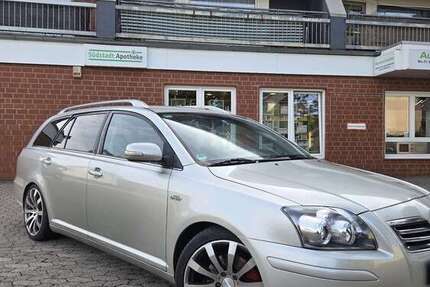 Toyota Avensis 280.000 km 2.500 &euro; Peine 31226