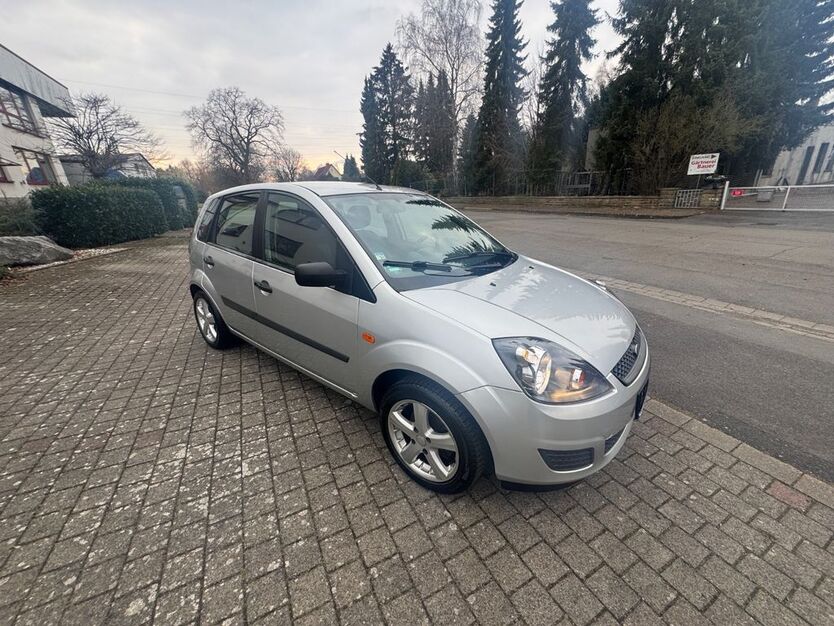 Ford Fiesta 122.000 km 1.999 € Unna 59427