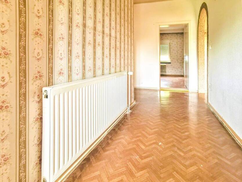 Einfamilienhaus + Nebenhaus | Werkstatt Lager Praxis Büro FeWo | Parkplätze | Solarthermie!