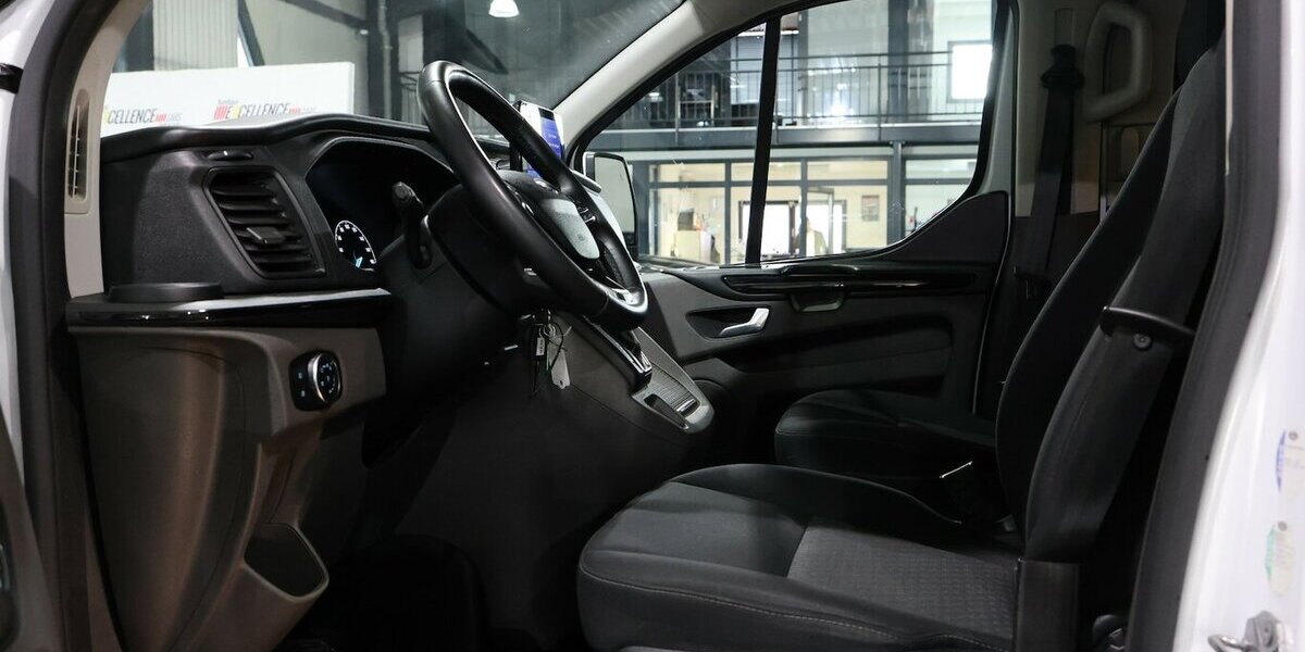 Ford Tourneo Custom 2.0 TDCI 320 L1 / 8-SITZER / NAVI 167.000 km 25.998 &euro; Hamm 59077