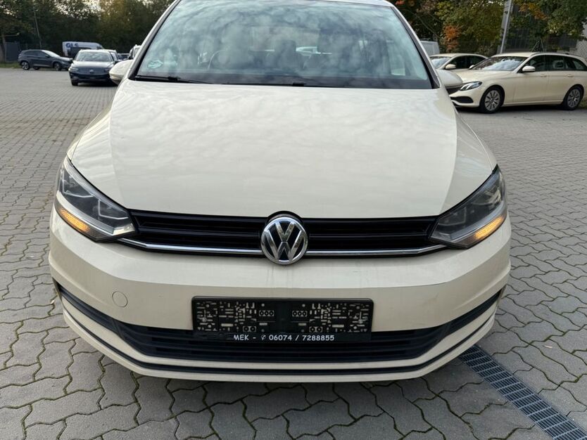 VW Touran 378.650 km 8.450 € Witzhave 22969