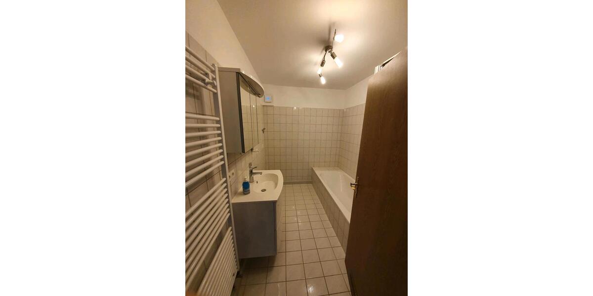 Dachgeschoßwohnung Osterhofen - 4 Zimmer, 111 m&sup2;, 800&euro; | Angebot:24806385