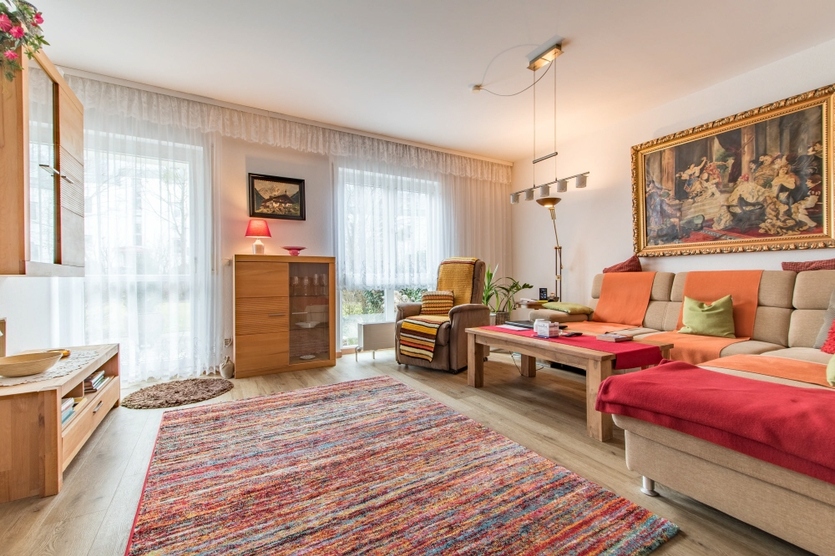 BEZUGSFREI – GROSSE TERRASSE – TAGESLICHTBAD MIT WANNE & DUSCHE – TOP LAGE – STELLPLATZ 2 zimmer