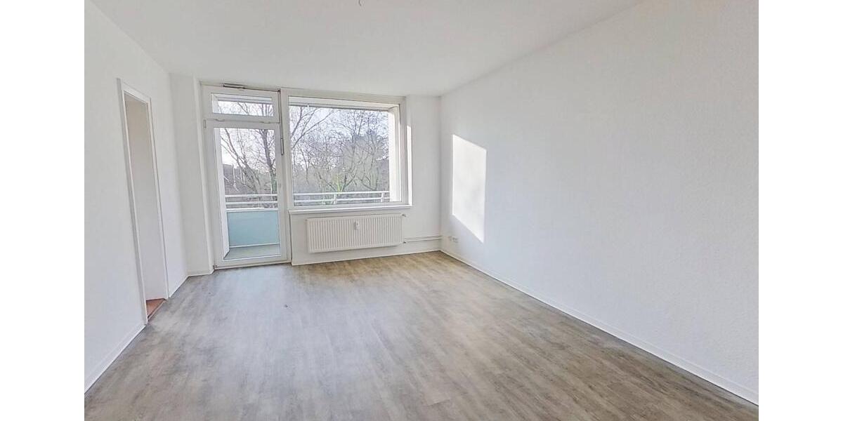 Helle 3-Zimmer-Wohnung mit BALKON und BADEWANNE 3 zimmer