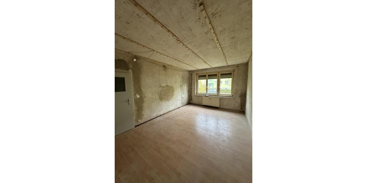 Hochparterre Hohenmölsen - 3 Zimmer, 67 m&sup2;, 55.000&euro; | Angebot:25253817