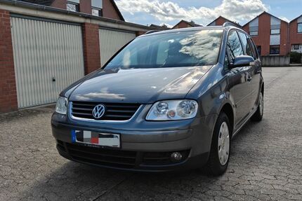 VW Touran 214.662 km 2.222 &euro; Braunschweig 38112