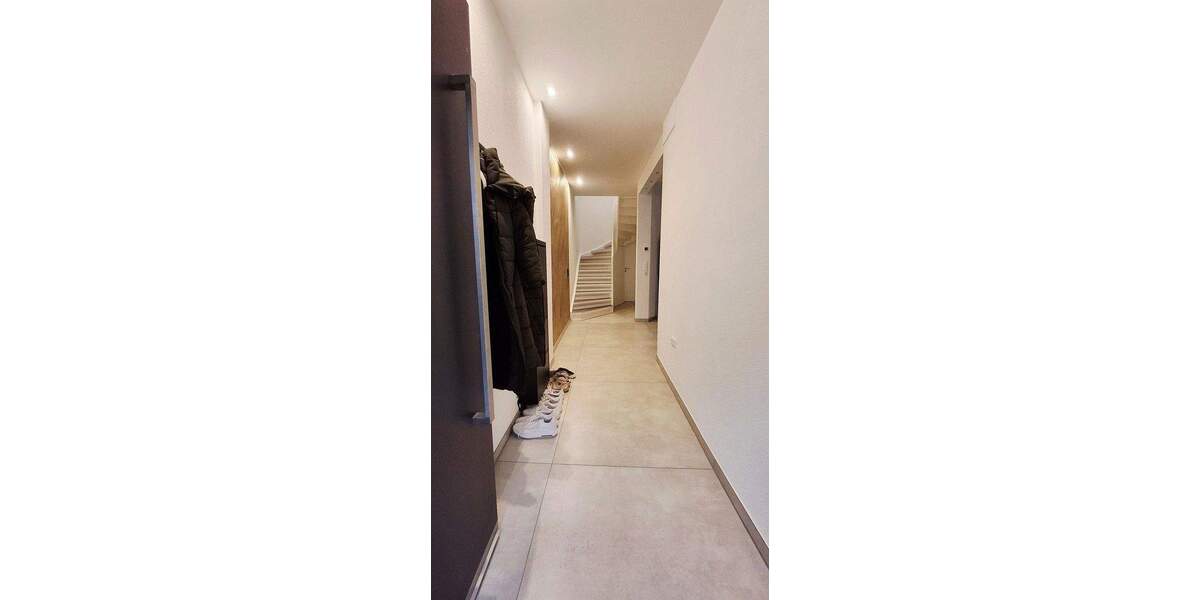 Bieterverfahren! zentrales Wohnjuwel: kernsaniertes Reihenhaus mit Solar, Kamin & Klima 3 zimmer