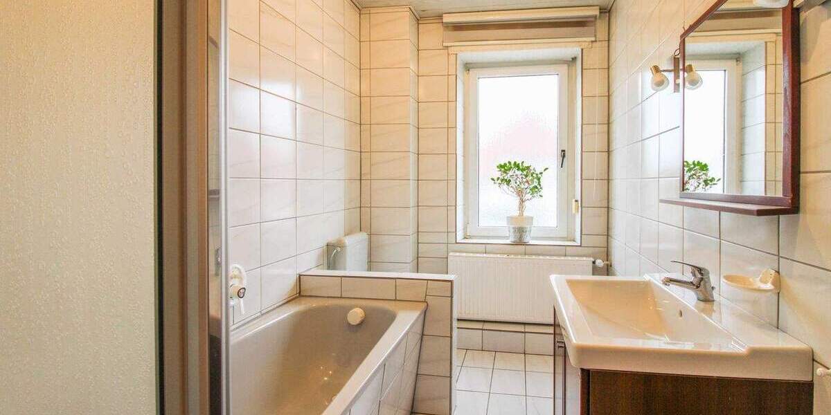 Einfamilienhaus Oerlinghausen - 8 Zimmer, 196 m&sup2;, 349.000&euro; | Angebot:25278715