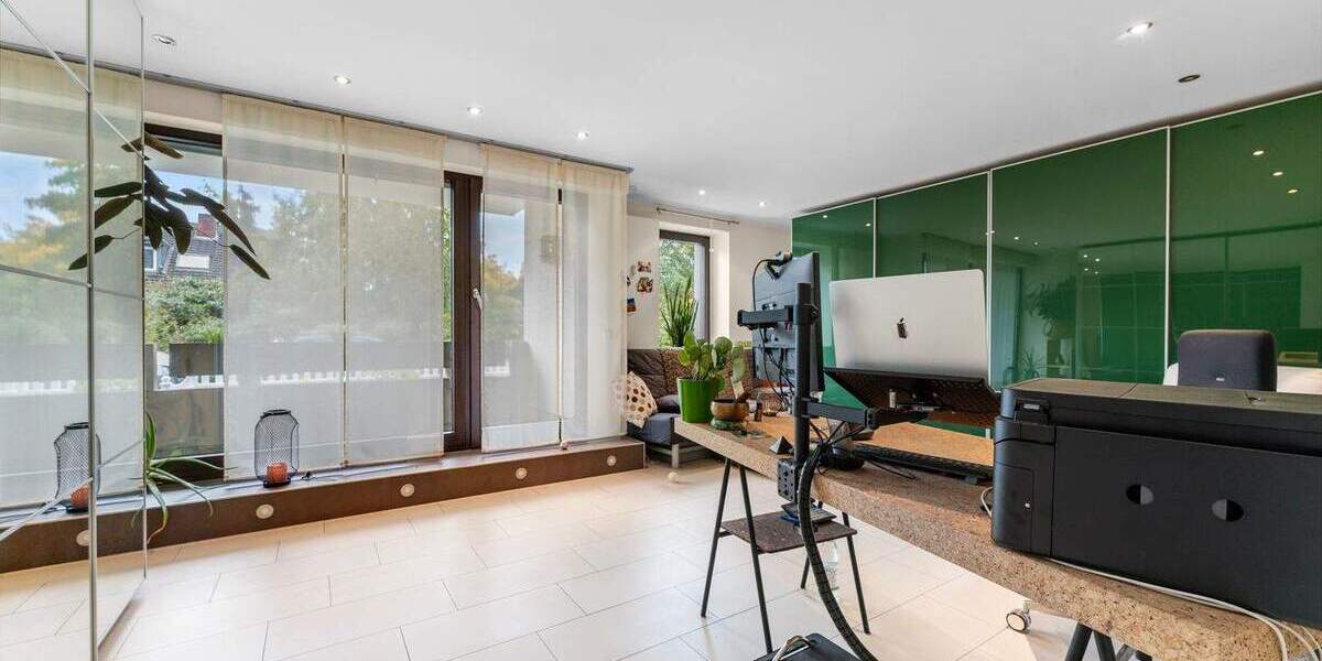 Gehobene Ausstattung und barrierearm: Großzügige 4-Zimmer-Wohnung mit Garten in Bestlage von Refrath 4 zimmer