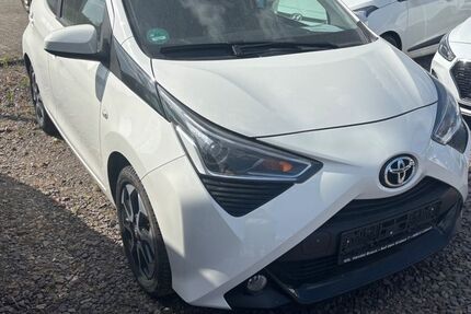 Toyota Aygo (X) 58.500 km 9.890 &euro; Lebach 66822