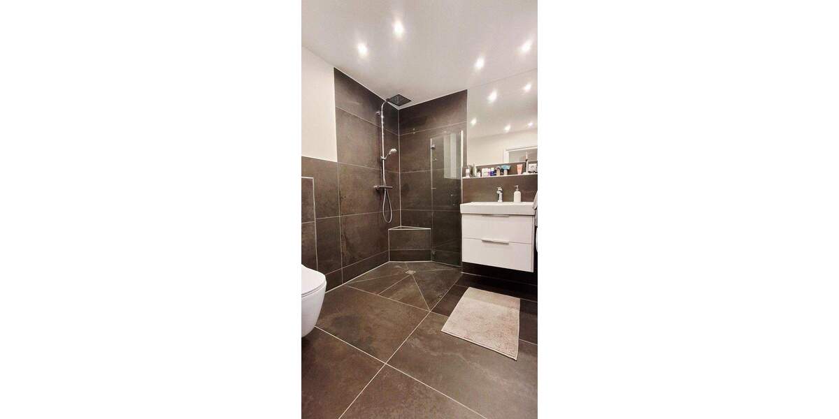 Bieterverfahren! zentrales Wohnjuwel: kernsaniertes Reihenhaus mit Solar, Kamin & Klima 3 zimmer