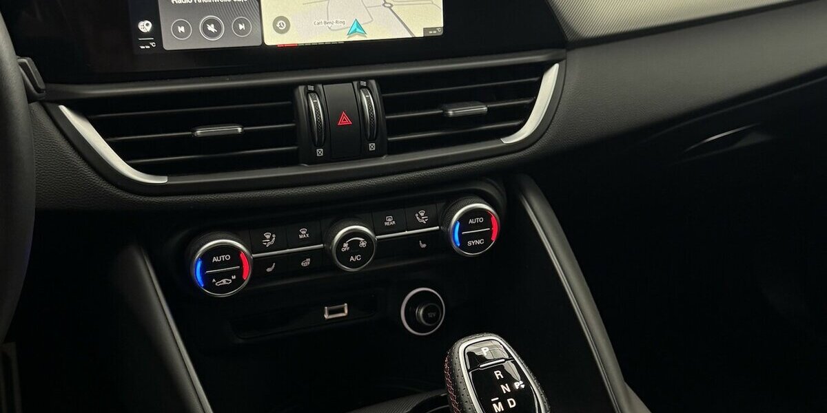 Alfa Romeo Giulia 2.0 Competizione Q4 Turbo Panoramadach 14.303 km 37.985 &euro; Lich 35423