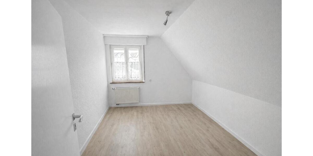 Dachgeschoßwohnung Wenden - 6 Zimmer, 111 m&sup2;, 1.100&euro; | Angebot:26201623
