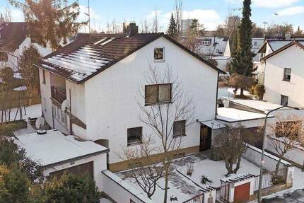 Sofort frei! Freistehendes Zweifamilienhaus mit 2 Garagen! 9 zimmer