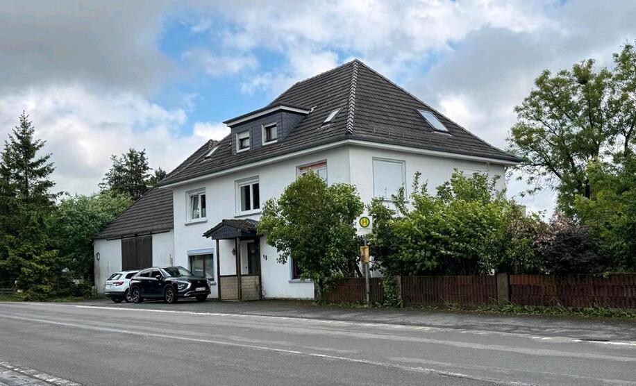 Mehrfamilienhaus mit Scheune & Garagen