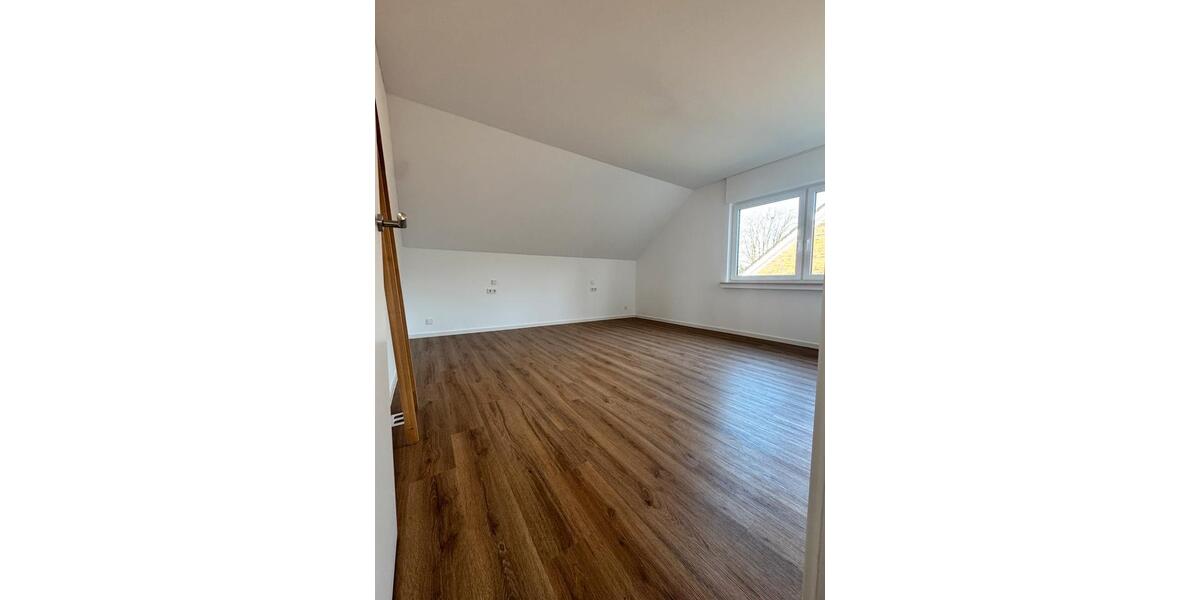 Dachgeschoßwohnung Gütersloh Kattenstroth - 3 Zimmer, 120 m&sup2;, 1.150&euro; | Angebot:25417009