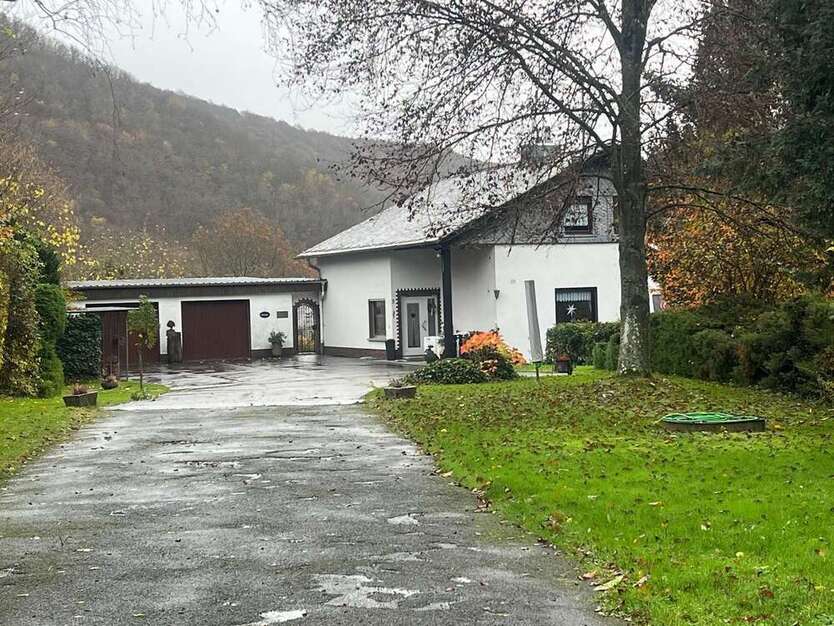 Haus zum Kaufen in Bruschied 325.000 € 240 m²