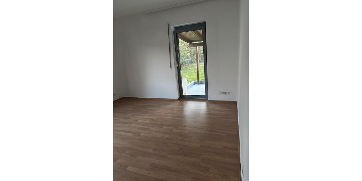 Erdgeschoßwohnung Geisenfeld - 4 Zimmer, 100 m&sup2;, 1.100&euro; | Angebot:25935693