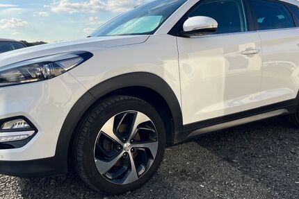 Hyundai TUCSON 106.400 km 14.450 € Bergheim 50127