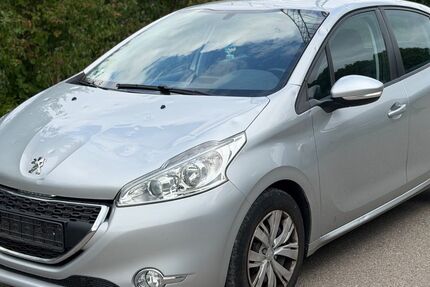 Peugeot 208 86.000 km 2.200 &euro; Strassberg 72479