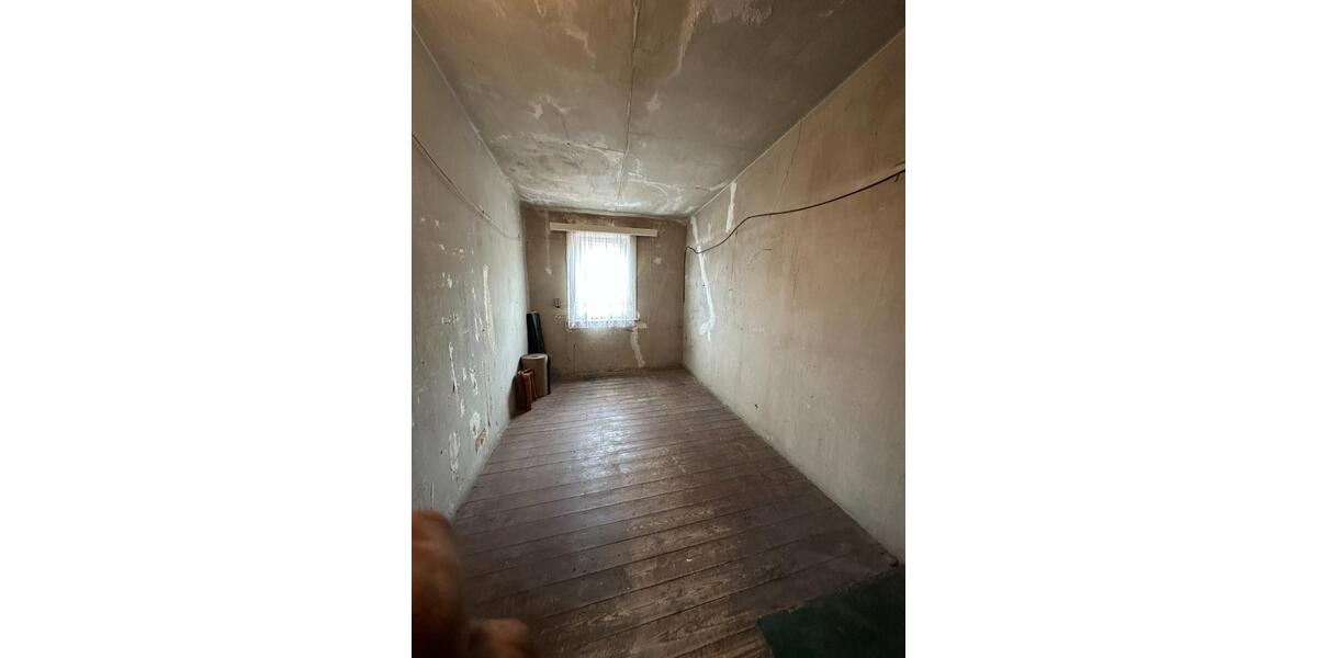 Reihenhaus Waltershausen - 6 Zimmer, 160 m&sup2;, 79.000&euro; | Angebot:23174286