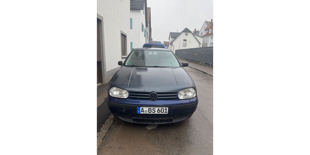 VW Golf 129.000 km 2.350 &euro; Augsburg 86156