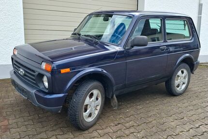 Lada Niva 67.040 km 6.900 &euro; Amberg 92224