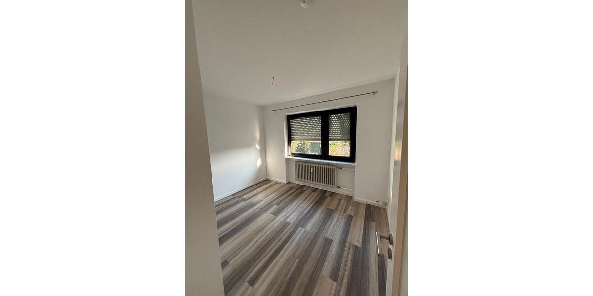 Doppelhaushälfte Saarbrücken Bischmisheim - 8 Zimmer, 220 m&sup2;, 360.000&euro; | Angebot:26195228