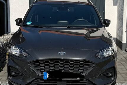 Ford Focus 63.000 km 14.600 &euro; Bückeburg 31675