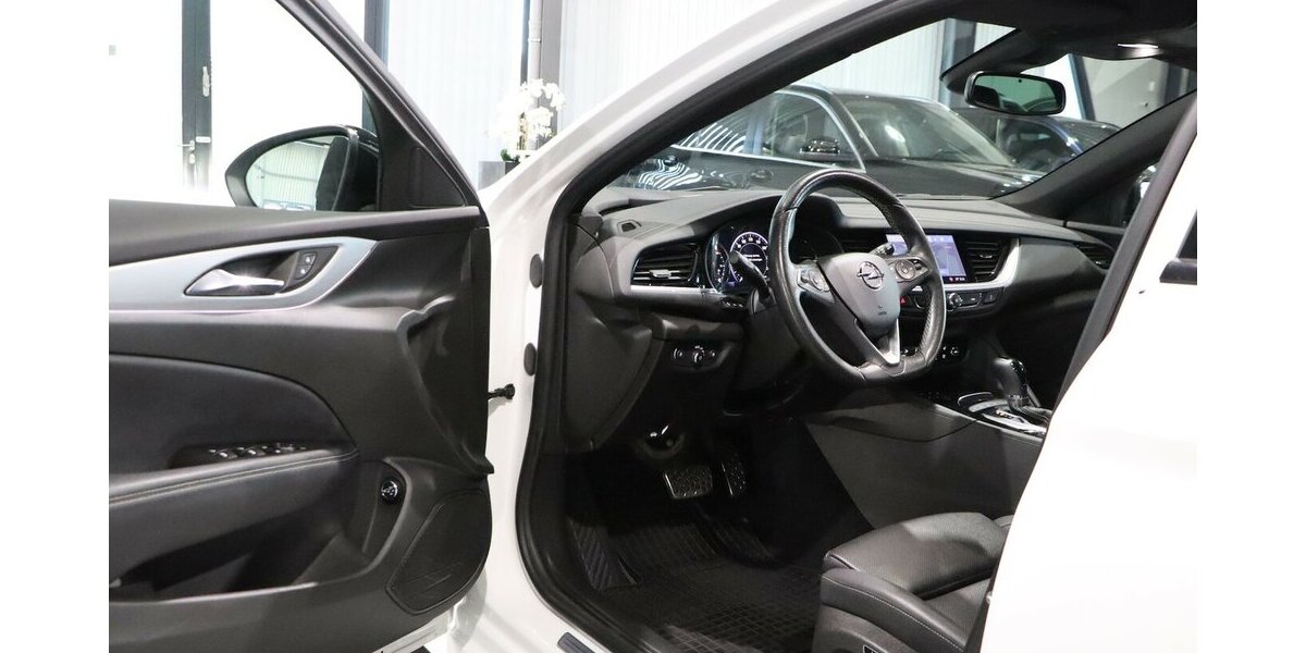 Opel Insignia 2.0 ST 4x4 OPC-LINE GSI WHITE / VC+HUD 140.000 km 18.555 &euro; Hamm 59077