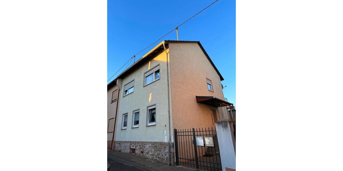 Doppelhaushälfte Frankfurt am Main Ginnheim - 5 Zimmer, 127 m&sup2;, 1.400&euro; | Angebot:26318609