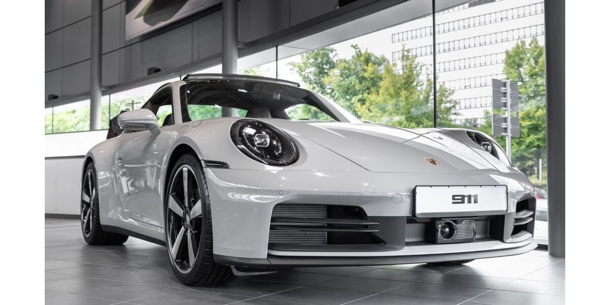 Porsche 992 9.900 km 147.900 &euro; Hamburg 22087