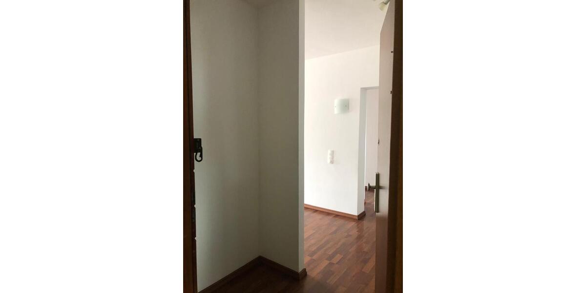 Etagenwohnung Waldbüttelbrunn - 3 Zimmer, 92 m&sup2;, 1.550&euro; | Angebot:26690733
