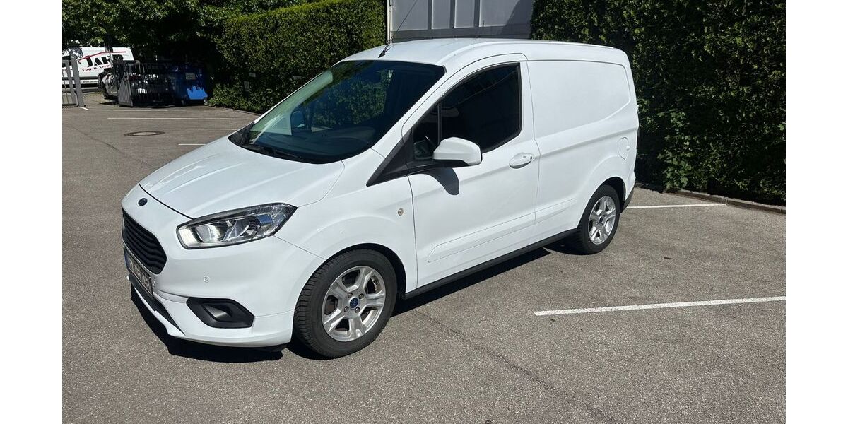 Ford Transit Courier 45.215 km 14.990 &euro; München 81829