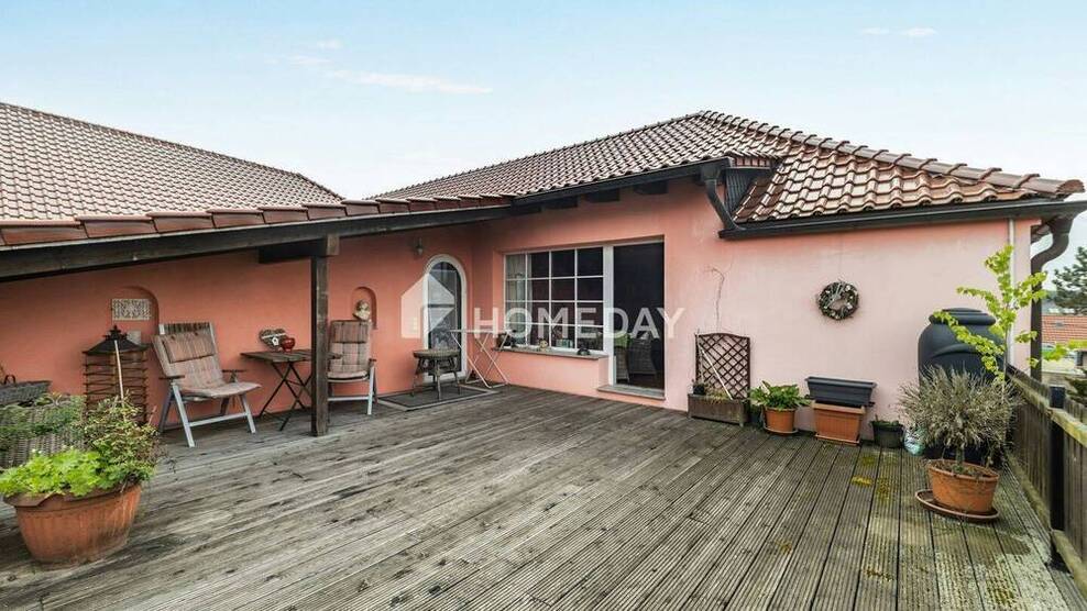 Geräumiges Haus mit 792 m² Nutzfläche, Scheune für 10 Fahrzeuge, Gartenparadies und Ausbaureserve