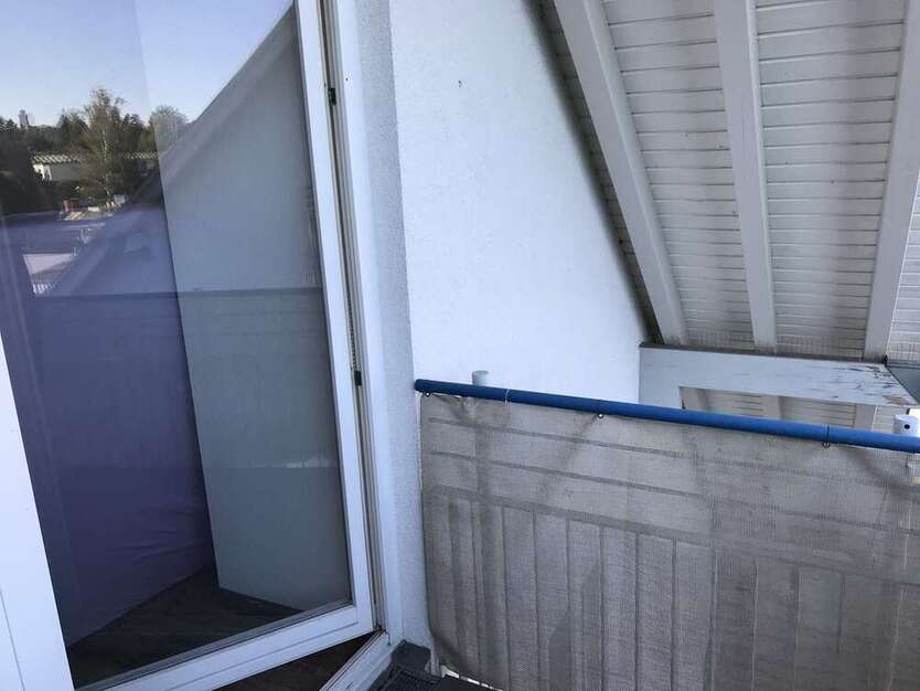 Ab 1.8.25! Schöne 1-RaumWohnung mit Balkon, Stpl. und EBK in ruhiger Wohnsiedlung!
