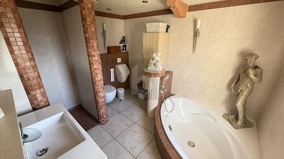 MODERNISIERT MIT WINTERGARTEN UND TOP-AUSSTATTUNG - Einfamilienhaus Fuldatal | Angebot:26766026