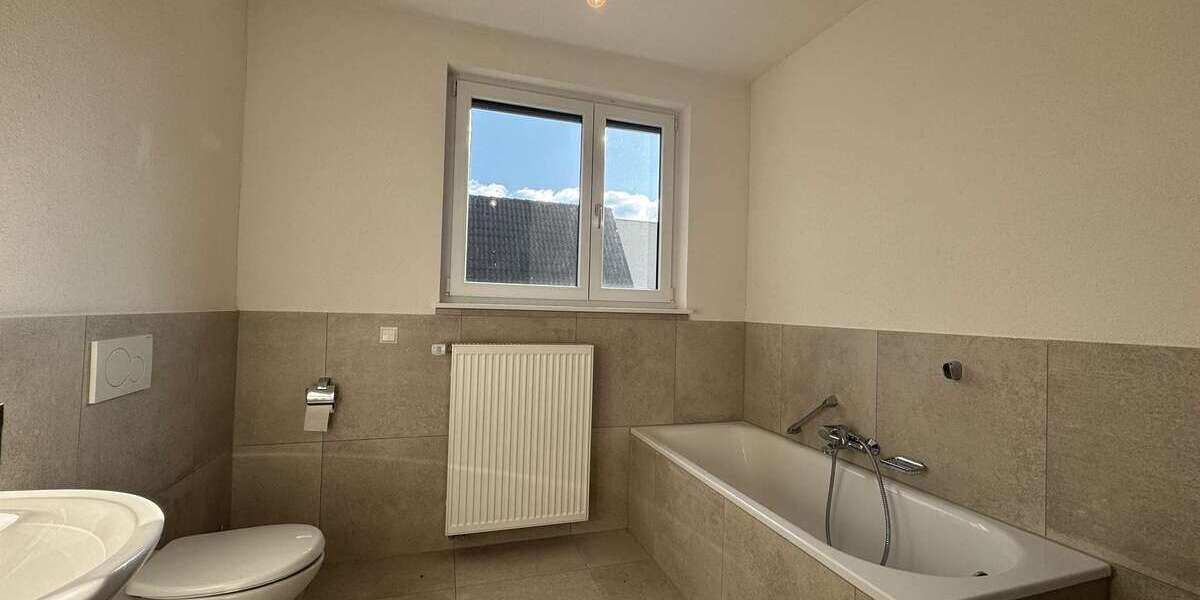 Investieren im Silberstreifen: Wohn-Gewerbeimmobilie mit Garten, Garage & Flexibilitä 6 zimmer