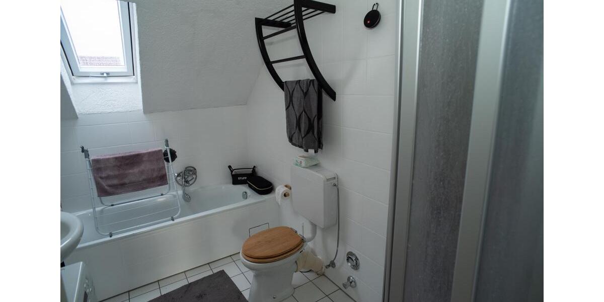 Dachgeschoßwohnung Münster (Hessen) - 4 Zimmer, 120 m&sup2;, 1.200&euro; | Angebot:25376343