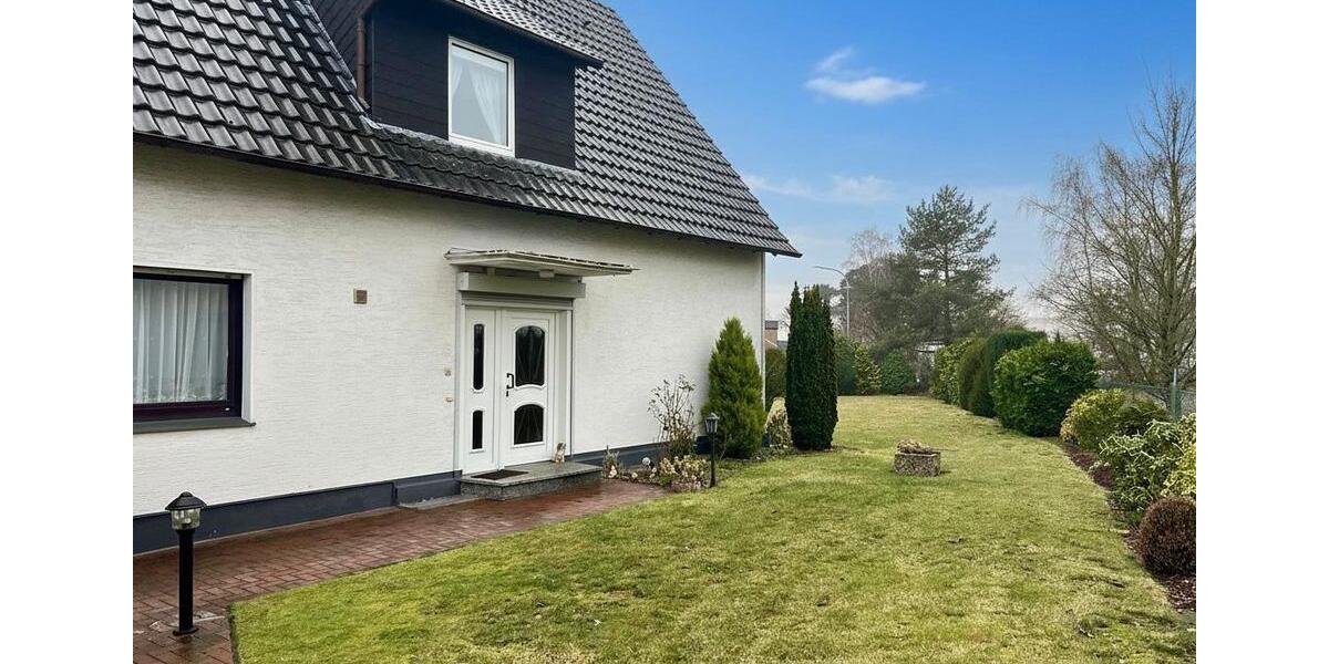 Einfamilienhaus Halle - 5 Zimmer, 140 m&sup2;, 1.450&euro; | Angebot:26075427