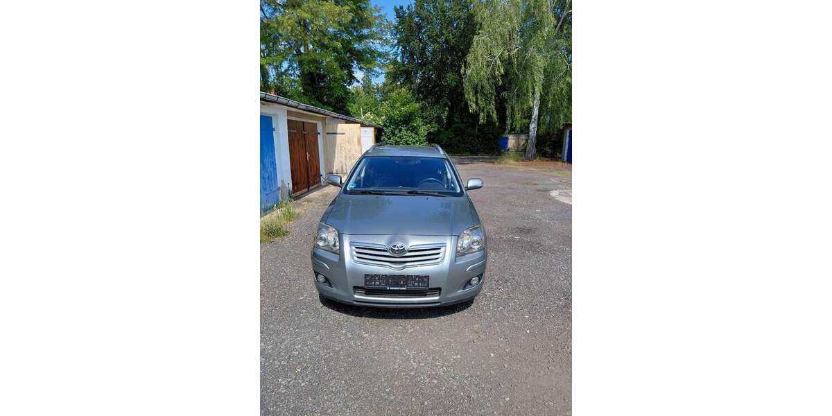 Toyota Avensis 165.600 km 3.800 &euro; Borna 04552