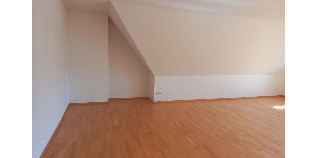 Dachgeschoßwohnung Nordhausen - 3 Zimmer, 88 m&sup2;, 654&euro; | Angebot:26617658