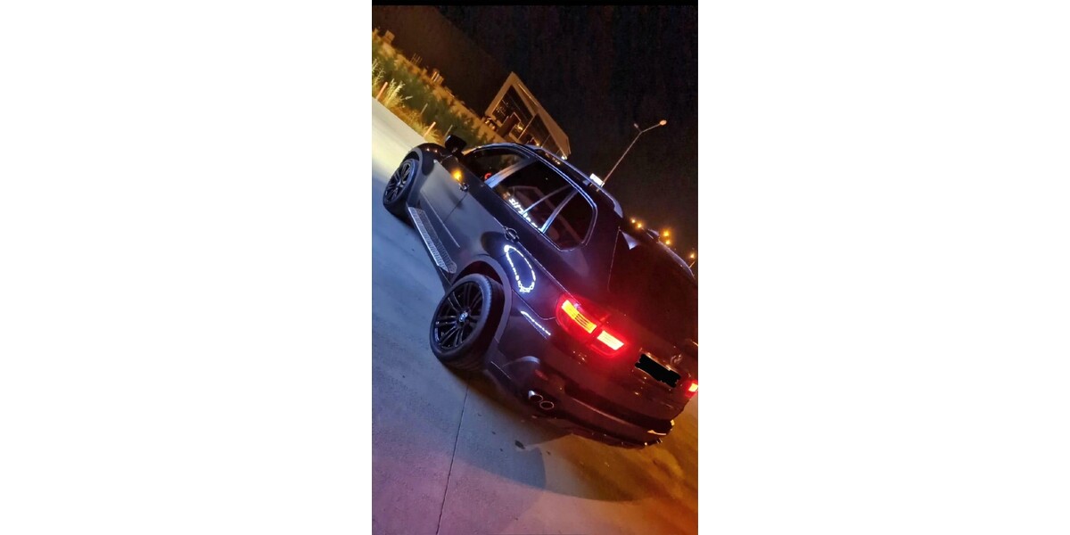 BMW X5 211.000 km 11.000 € Berlin 10178