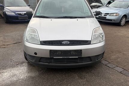 Ford Fiesta 177.000 km 1.699 &euro; Trappenkamp 24610
