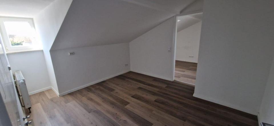 Etagenwohnung Glauchau - 4 Zimmer, 85 m&sup2;, 420&euro; | Angebot:26676975